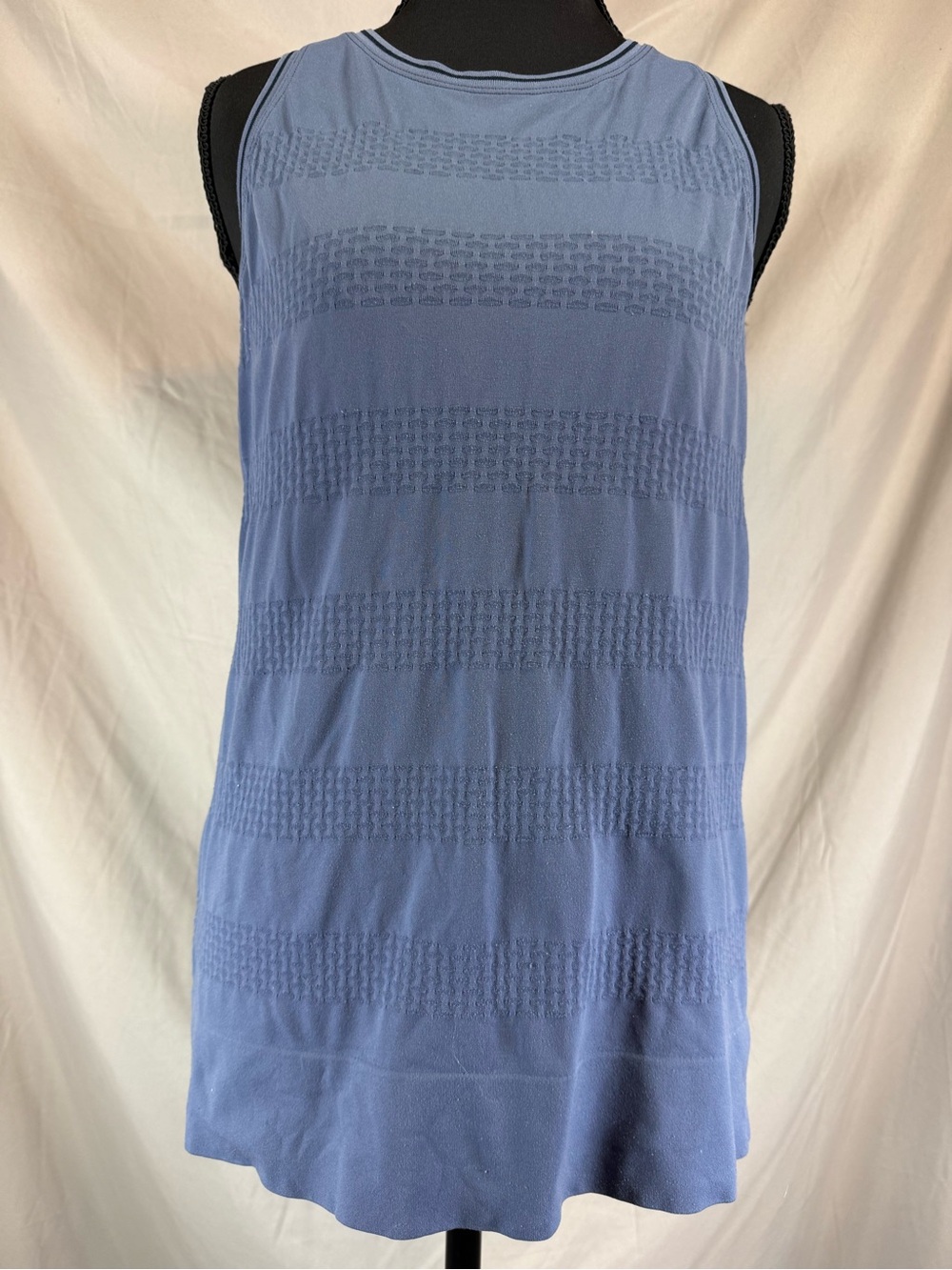 Athleta Pebble Stripe Performance Tank Periwinkle Blue - Size Medium